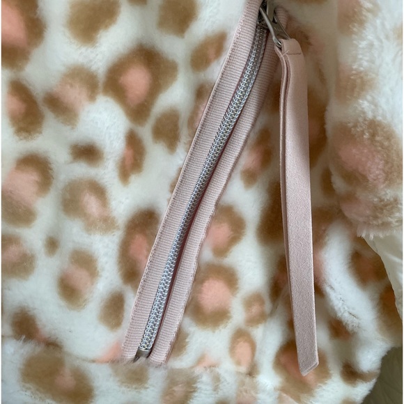 NWOT UGG Leopard quilted fleece Jacket ❄️ - Picture 5 of 5